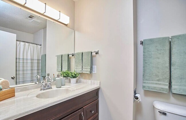 Building Photo - Mid-Century Modern Gem: Renovated 2BR Loft with Pool & Private Patio