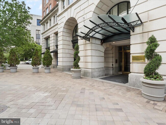 Building Photo - 601 Pennsylvania Ave NW