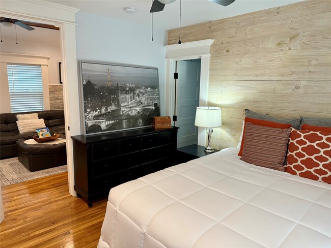 Building Photo - 1406 Edwards St