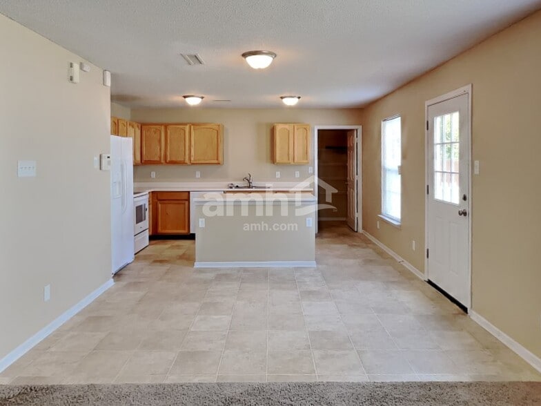 Building Photo - 6804 Woodland Heights Dr
