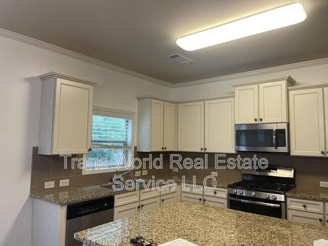 Building Photo - 765 Westmoreland Ln NE