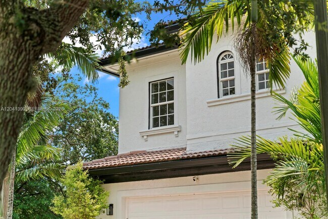 Building Photo - 3040 SW 44th Ct