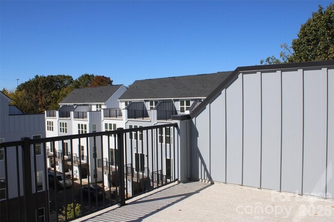 Building Photo - 1340 Hamilton St