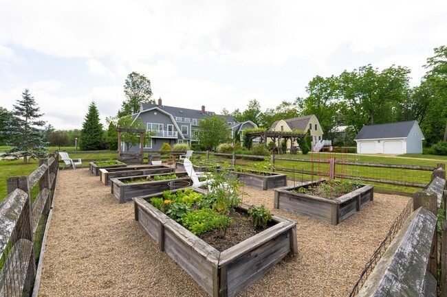 Building Photo - 26 N Main St