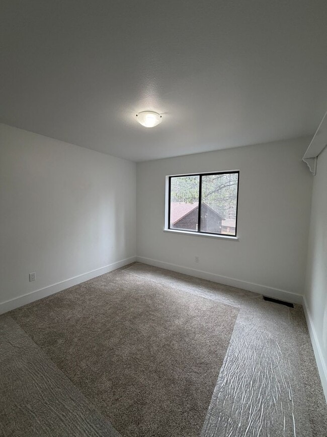 Building Photo - Completely Remodeled 3 Bedroom, 2.5 Bath Home in Meyers