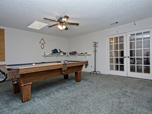 Building Photo - BEAUTIFUL 4 BEDROOM / 2.5 BATH HOME IN MAPLE RUN - FURNISHED