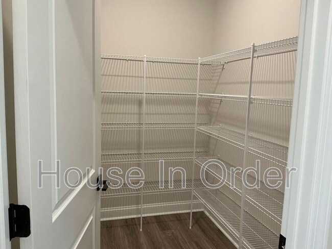 Building Photo - 41 Silverthorne Ct