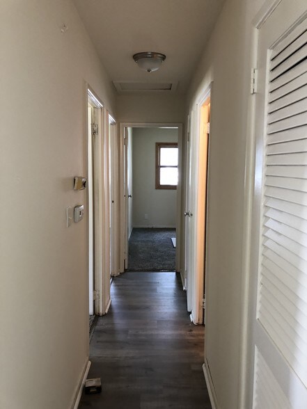 Building Photo - 1033 Archway Dr