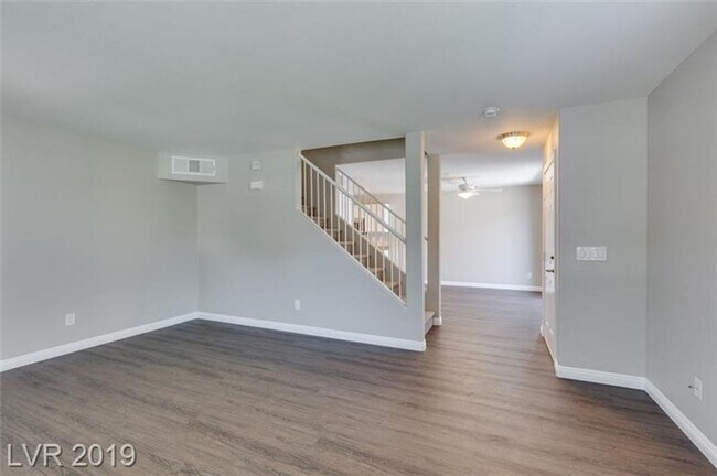 Building Photo - Charming 3-Bedroom Henderson Townhome