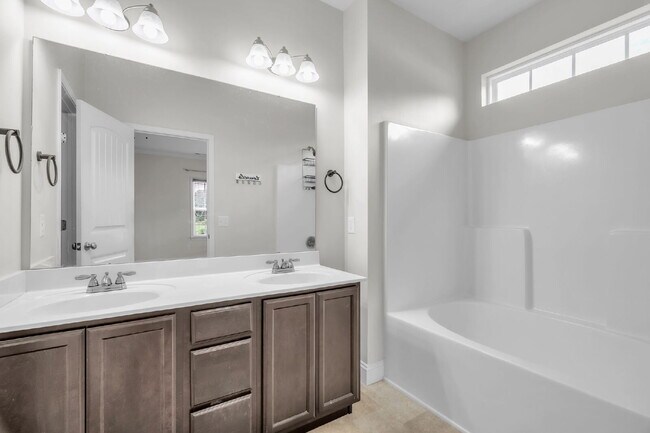 Building Photo - Luxury 3BR/2.5BA Townhome in Riverside Area with Modern Upgrades $1,850/mo rent