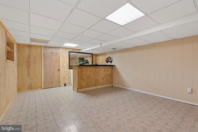 Building Photo - 525 Village Ln.