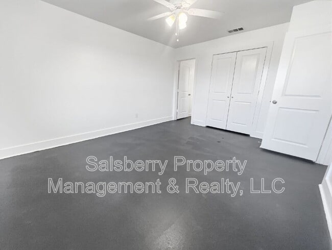 Building Photo - 109 James Ct