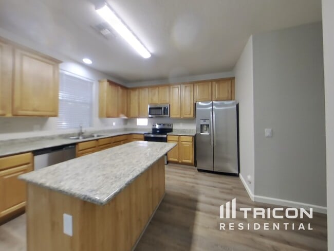 Building Photo - 4360 E Carla Vista Dr