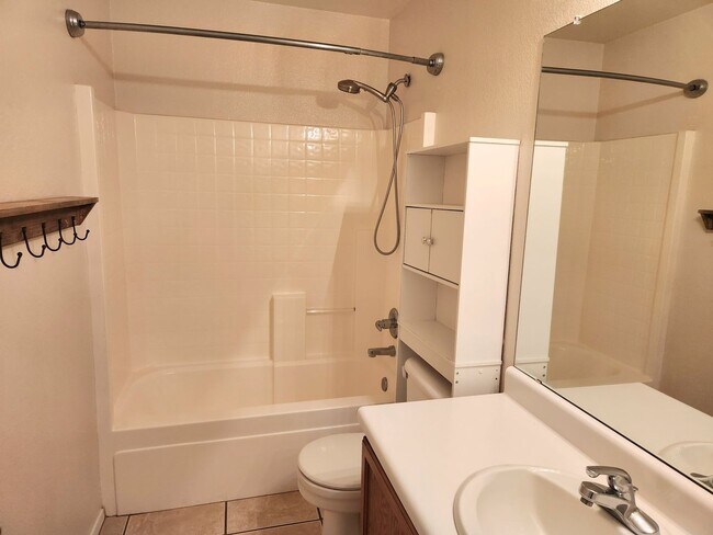 Building Photo - Rental Home Available in Surprise!