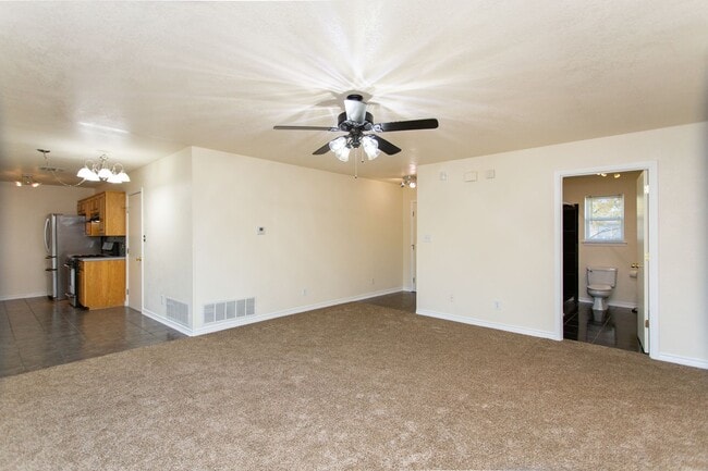 Building Photo - Spacious 2 Bedroom Home!