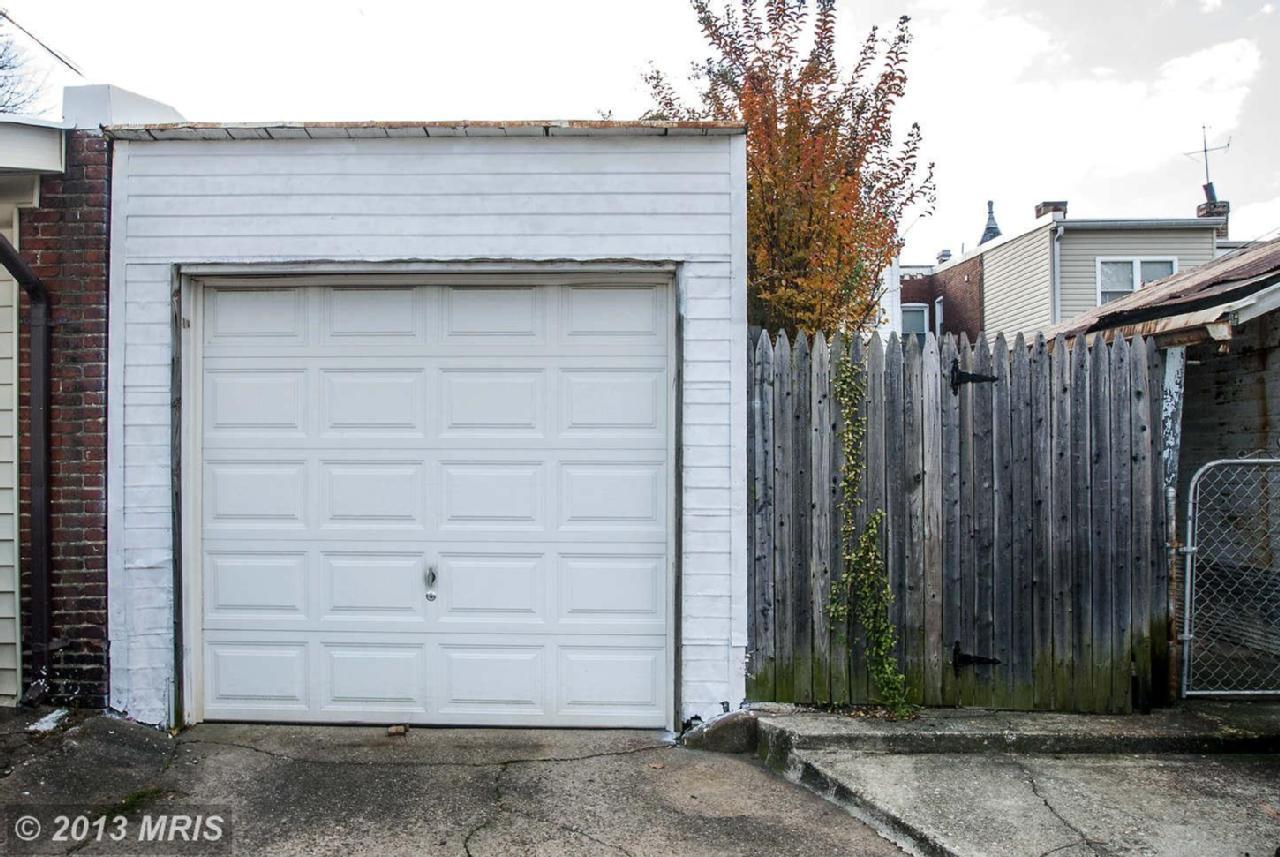 Garage - 67 W St NW
