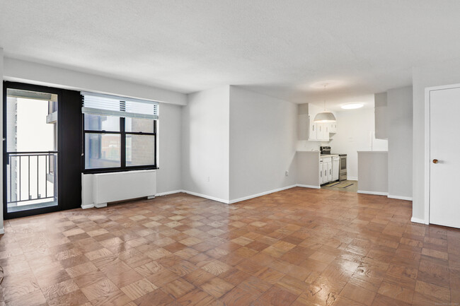 Building Photo - 44 Strawberry Hill Ave