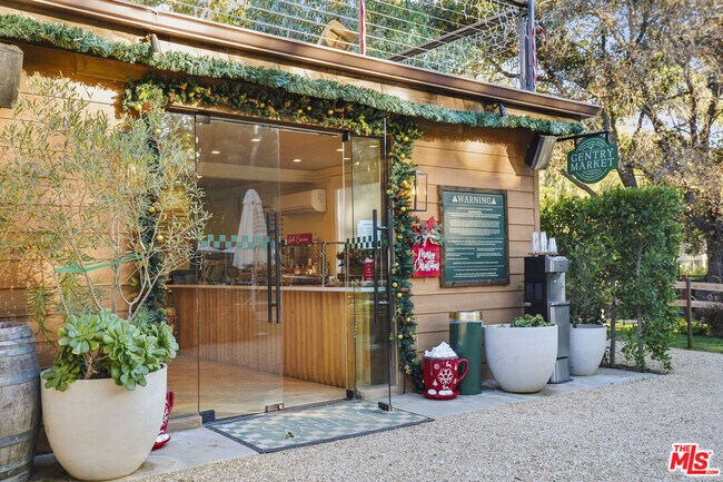 Building Photo - 373 Loftyhill Dr