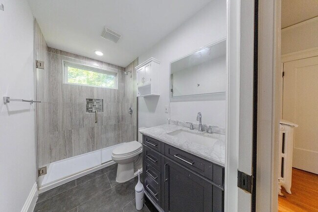 Building Photo - Gorgeous U-City Pershing Ave 4 bedroom/3 bath GEM - Fully Furnished with CLASS AND ELEGANCE - Mus...