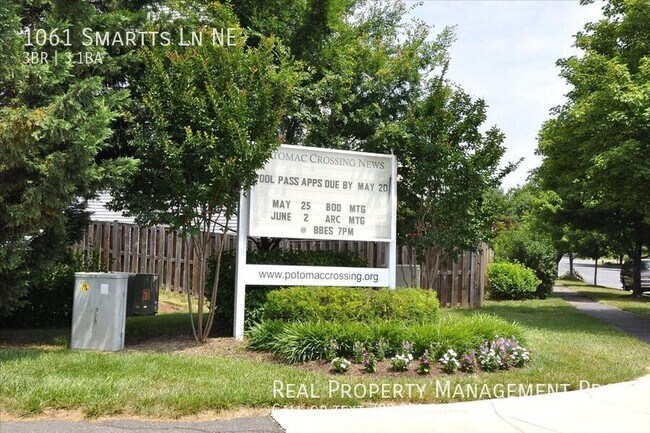Building Photo - 1061 Smartts Ln NE