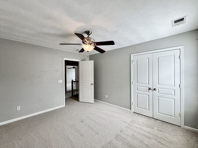 Building Photo - 5 Bedroom Ready NOW! Pet Friendly, Community Pool, Clubhouse, Fitness Center, Kayak Launch, Playg...