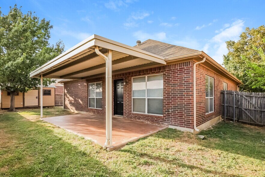 Building Photo - 1428 Park Crest Dr