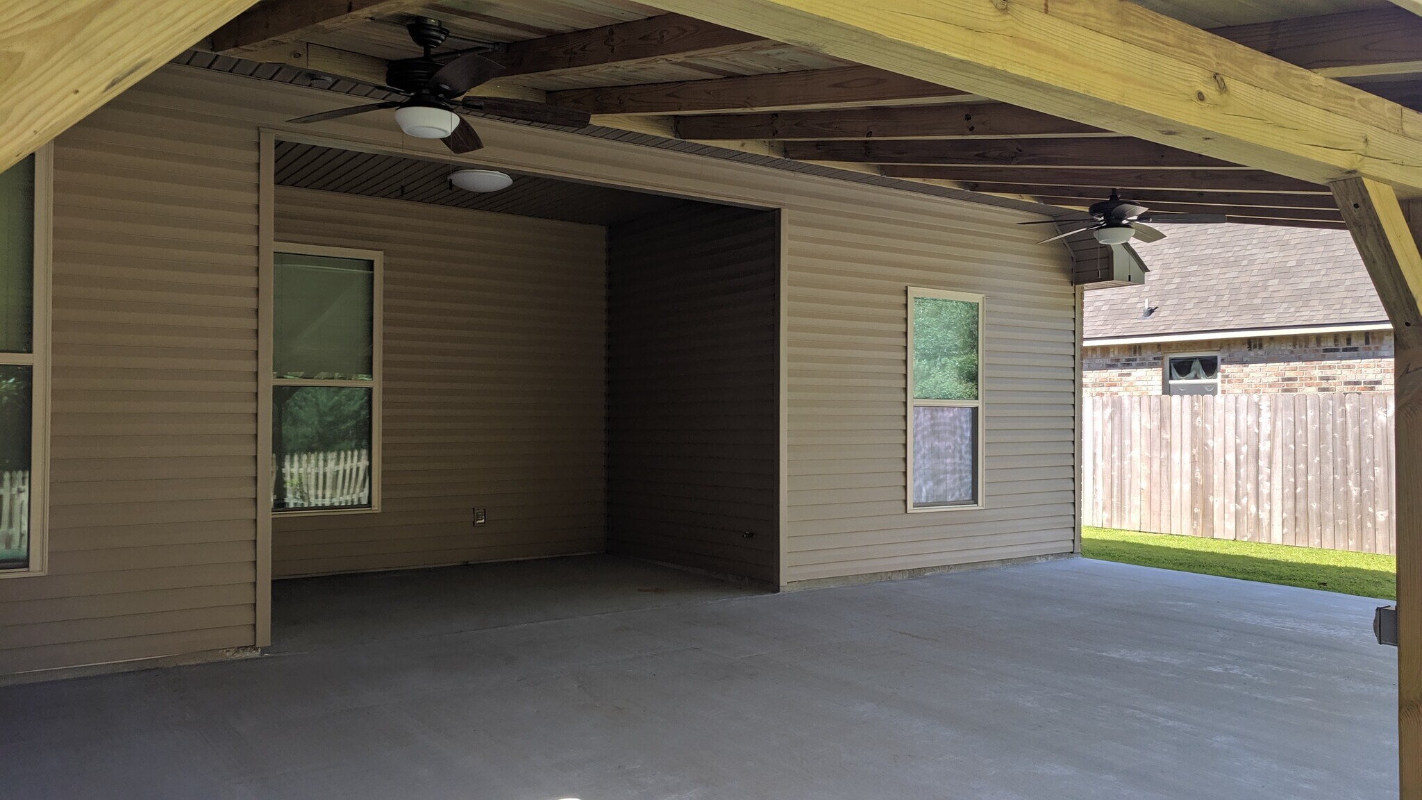Building Photo - 742 Red Pine Dr