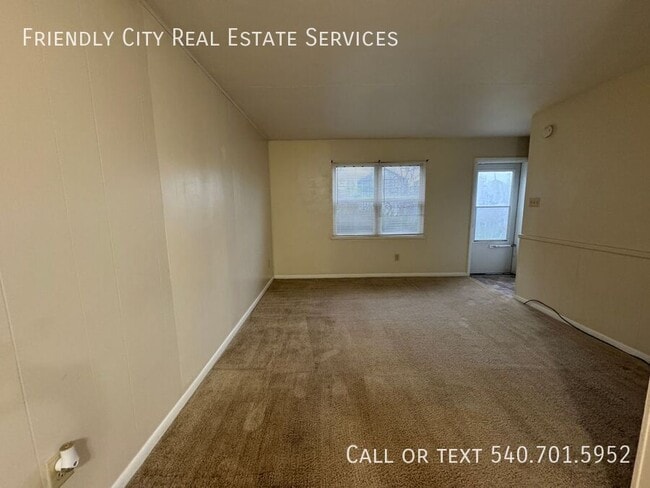 Building Photo - 447 S Main St