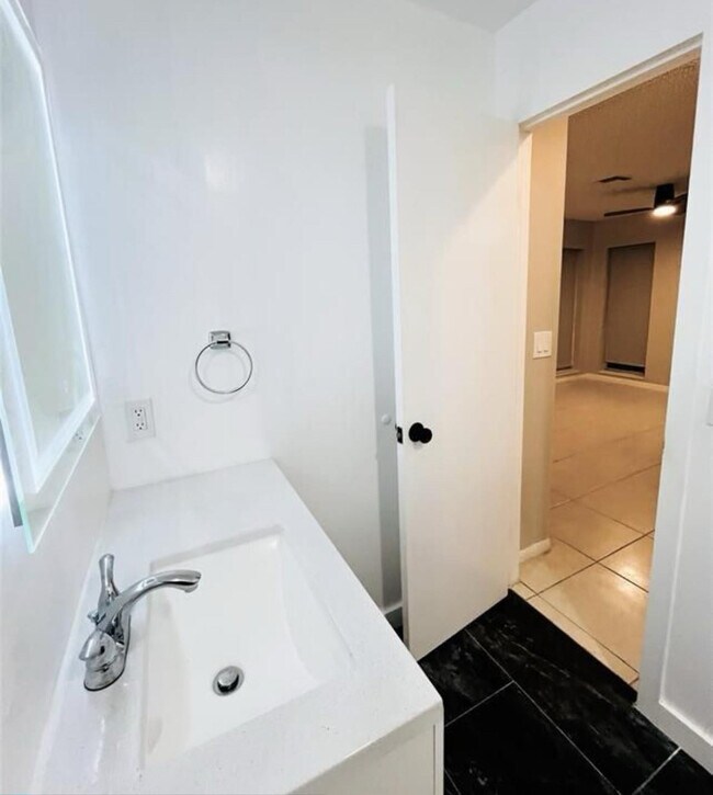 Building Photo - 47 SE 13th St