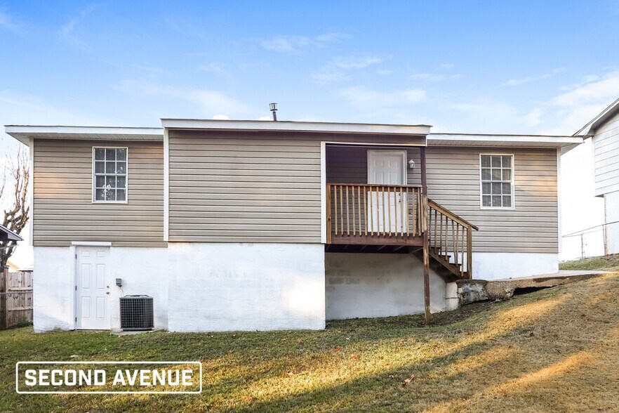 Building Photo - 1739 Huntington Dr