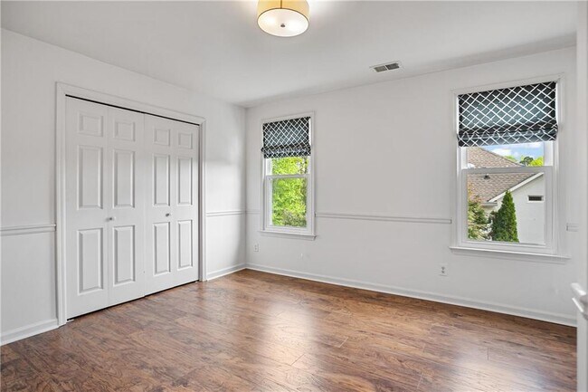 Building Photo - 6285 Sterling Dr