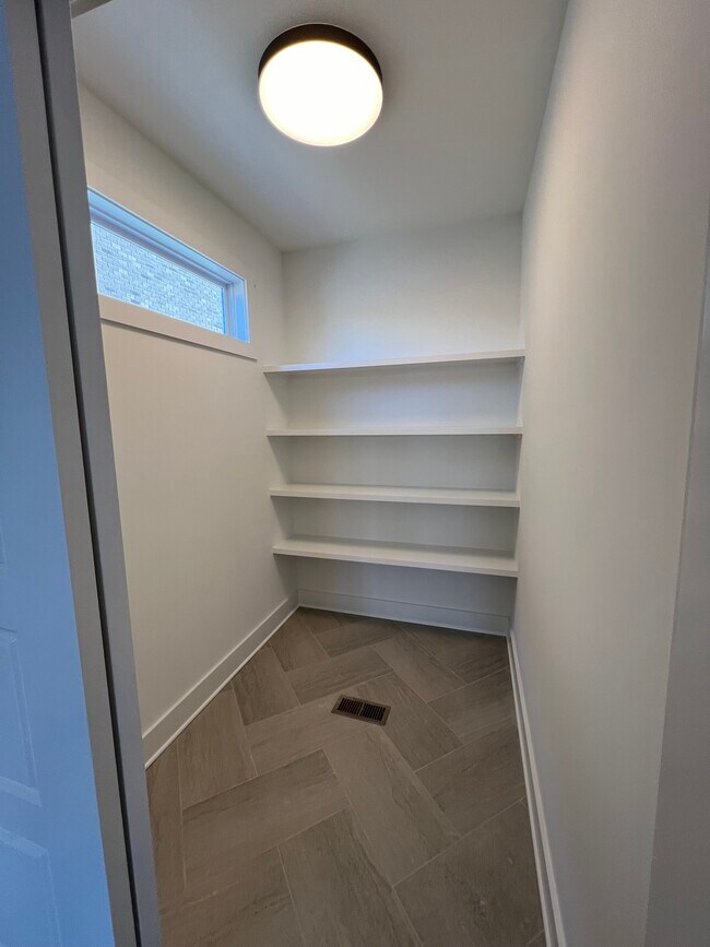 Building Photo - Clarksville Luxury home