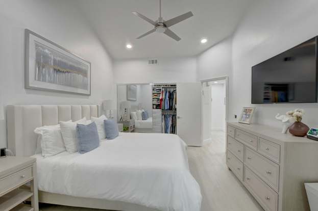 Building Photo - 6553 Via Regina