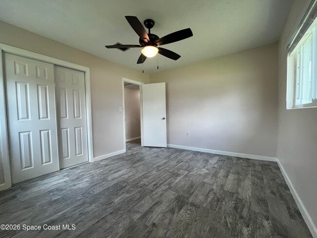 Building Photo - 801 Hampton Way