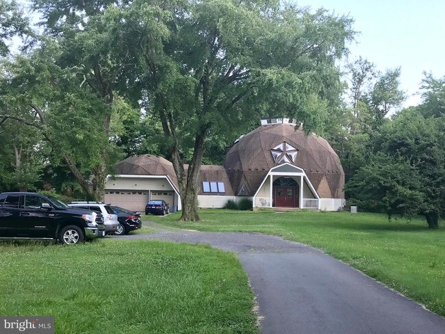 Building Photo - 7221 Beverly St