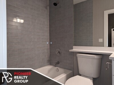 Building Photo - 454 W Barry Ave