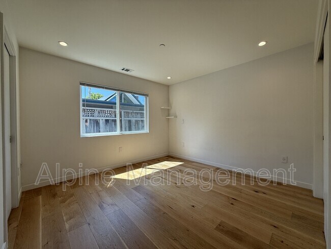 Building Photo - 1163 W Iowa Ave