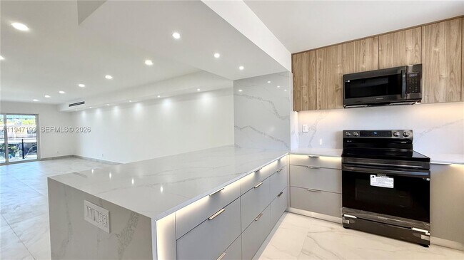 Building Photo - 3826 NE 171 St