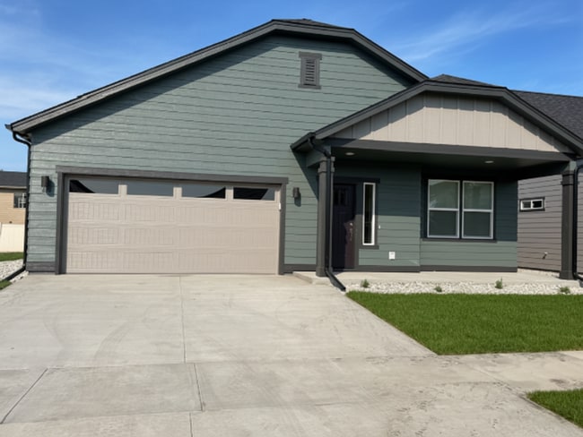 Building Photo - 421 Needlegrass Ln