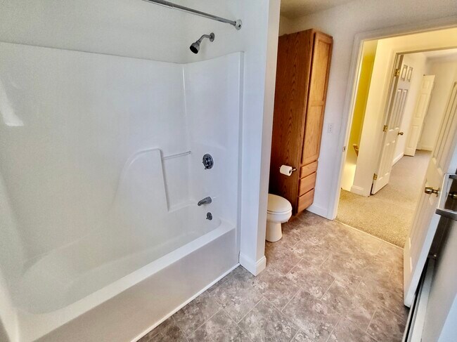 Building Photo - 18 Melvin Ave