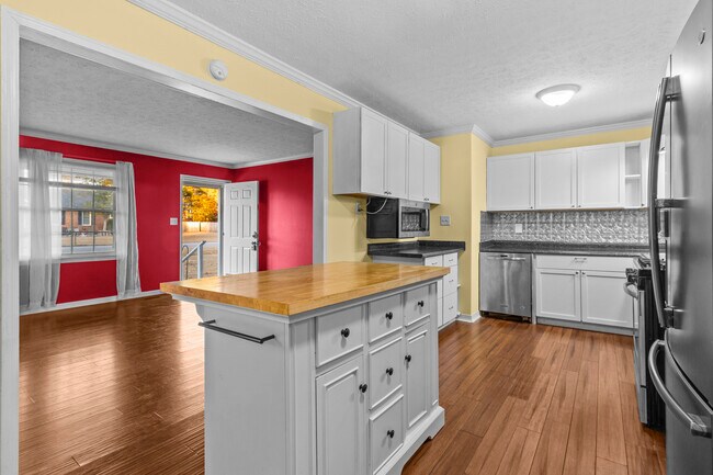 Building Photo - 214 Manchester Rd