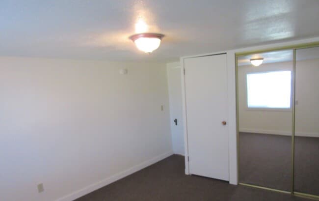 Building Photo - 912 N 1st St