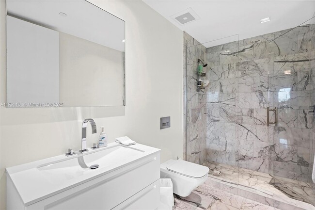 Building Photo - 7055 Fisher Island Dr