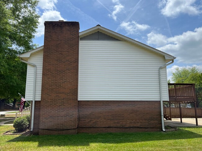Building Photo - Incredible Location in N Davidson Co with ...