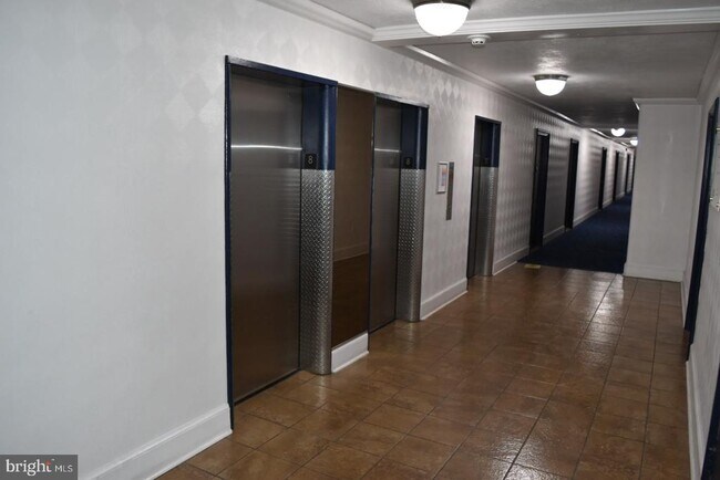 Building Photo - 1111 Arlington Blvd