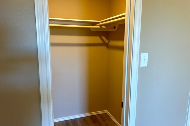 Building Photo - 1301 E 16th St