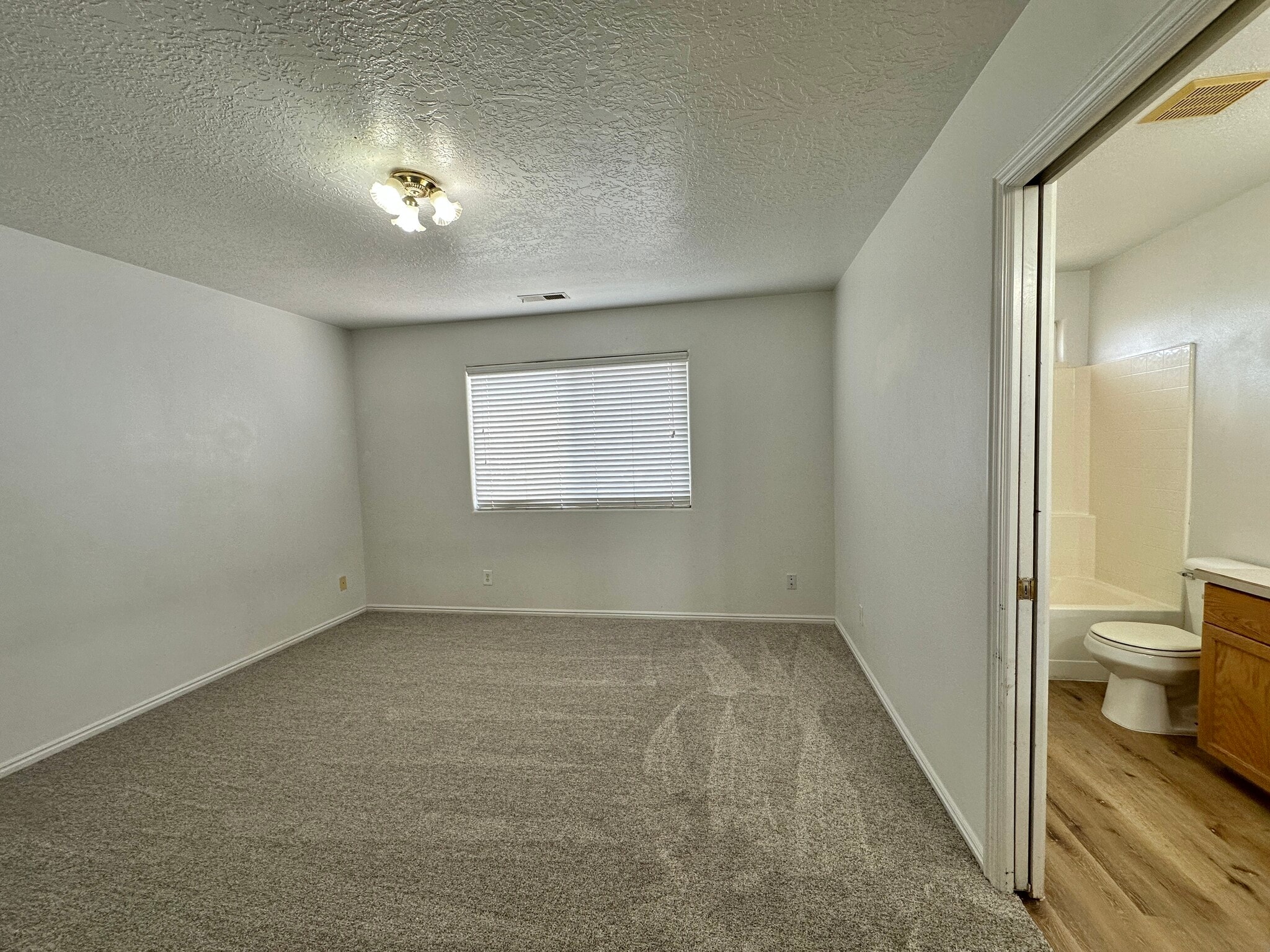 Building Photo - 1063 S 430 E