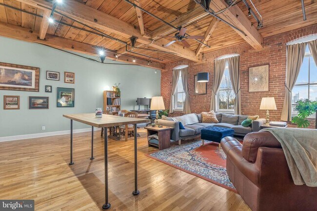 Building Photo - 2551 Trenton Ave