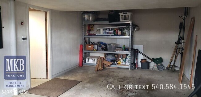 Building Photo - 3123 Glenmont Dr