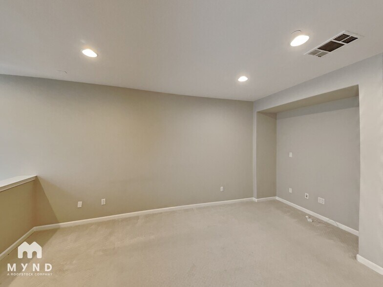 Building Photo - 906 Cole Pl
